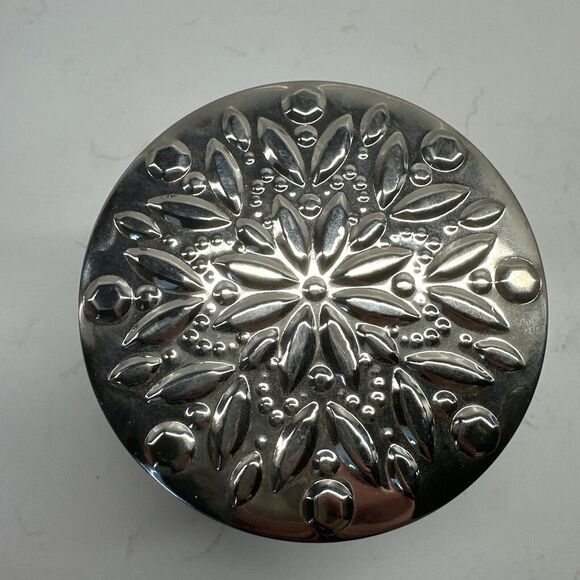 Bath & Body Works 'Tis The Season 3-Wick Candle With Lid Holiday Christmas - Picture 5 of 9